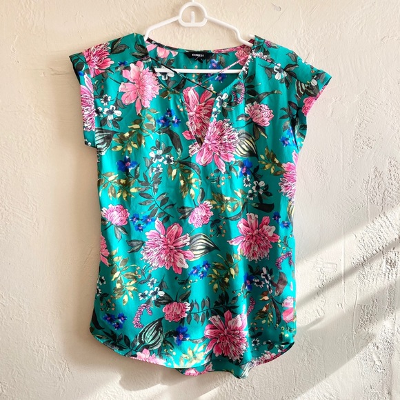 Express Tops - 🚚SALE Express Floral Criss Cross Top